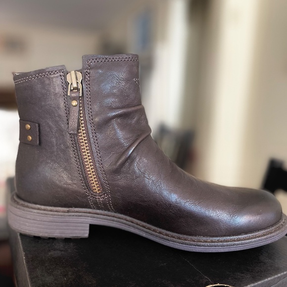 UGG Morrison Pull-On Boot (Men 8.5) - Brown main image 5